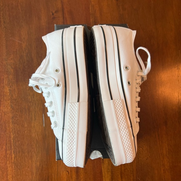 Converse Chuck Taylor Lift Platform - Picture 2 of 9
